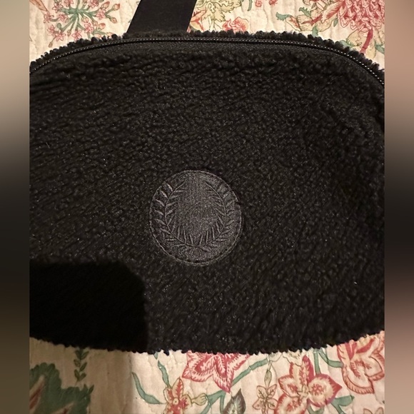 PINK Victoria's Secret Handbags - Victoria's Secret PINK Sherpa Cozy Fleece Fanny Pack Crossbody Black. Preowned